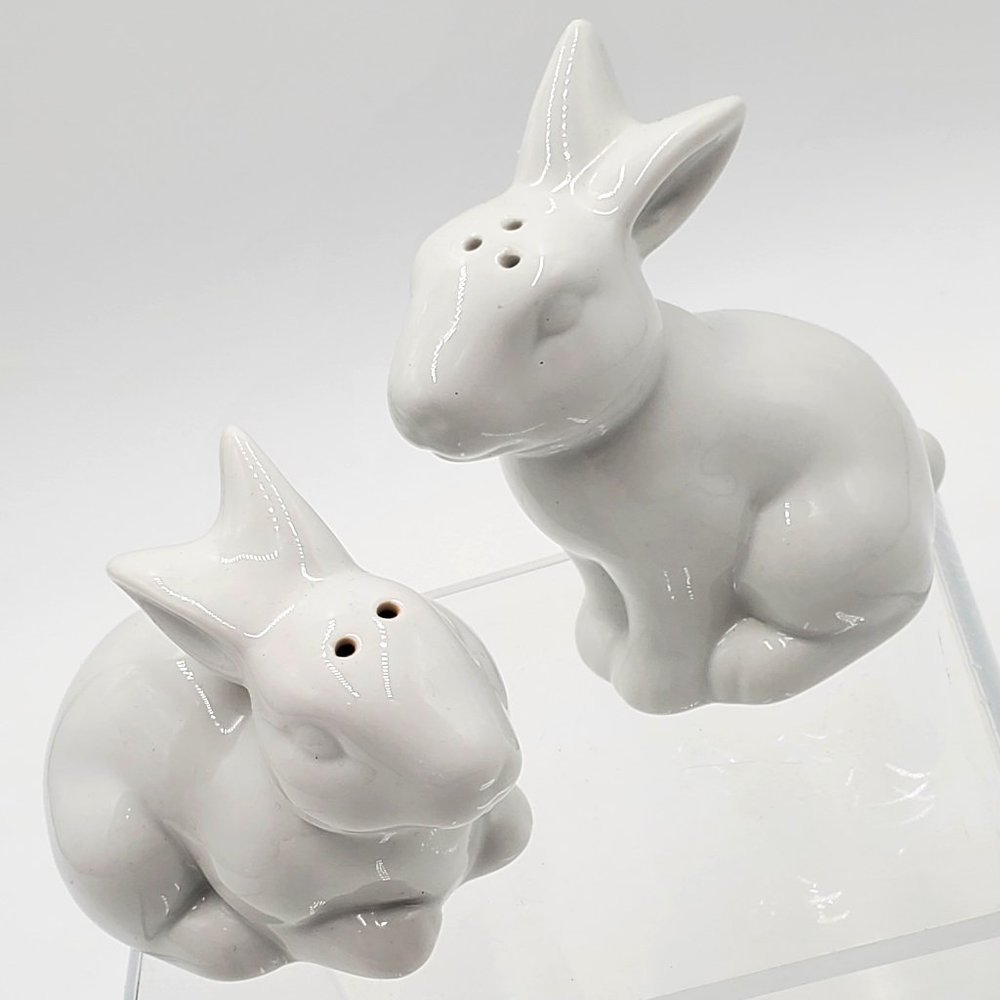 Food Network Bunnies Salt & Pepper Shakers